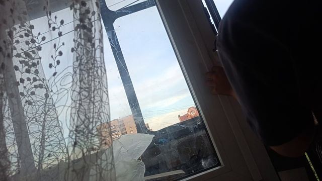 как сделать прикреплялку на окно для двери входной на балкон 🤔