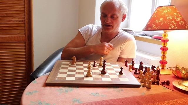 Шахматный этюд Марио Гарсиа и Питера Круга