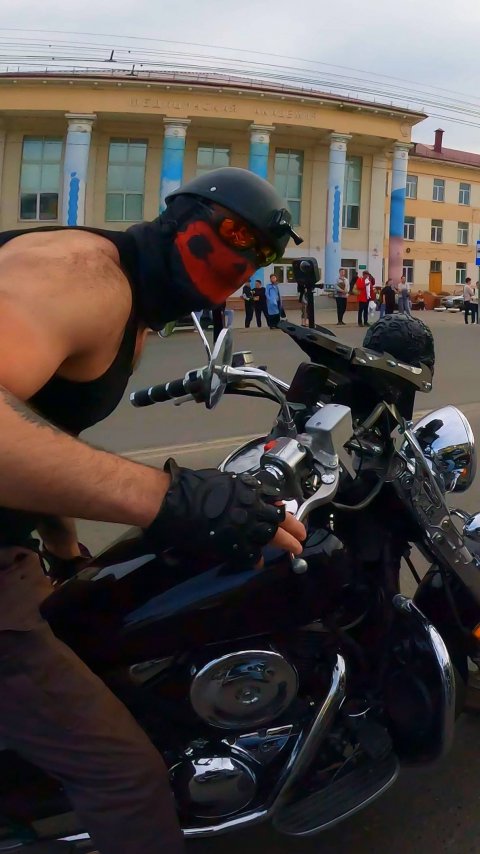 Байкер устроил КОНЦЕРТ на дороге! 😱🏍️🔊 #мото #путьбайкера