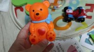 играем в резинового медвежонка для малышей