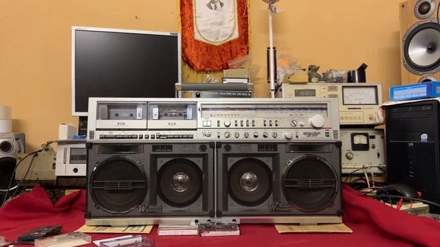 Dire Straits и Sharp GF-777 и оба великие