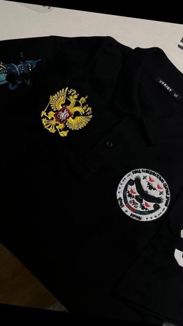 Оформление поло вышивкой.