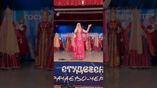 Студентка Медицинского института СКГА Каракотова Фатима с песней «Исламей»