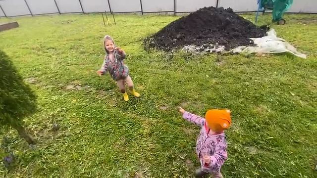 Дождик дождик уходи, ждем тебя в другие дни ☺️ 
Набегались)