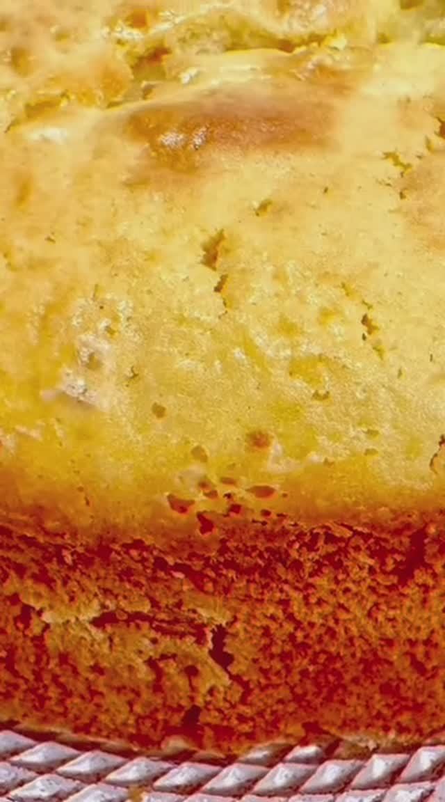 Вкусный кисленький фруктовый пирог! У меня  манго, можно заменить яблоками!