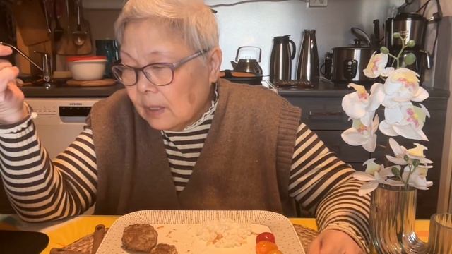 Мукбанг Котлеты мясные, рис 💯👍🏾🍅🍅🍅