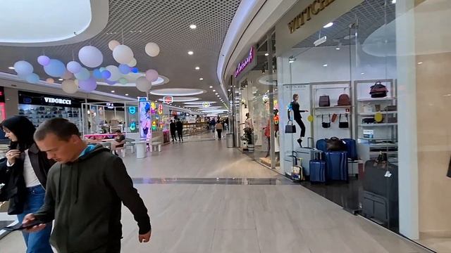СИМФЕРОПОЛЬ. ТОРГОВЫЙ КОМПЛЕКС МЕГАНОМ. МАГАЗИНЫ. КРА?