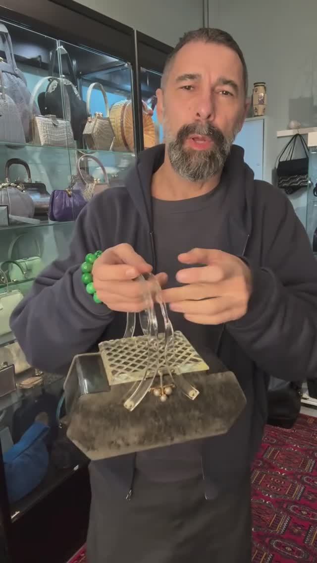 Необычная дамская винтажная сумка из люцита