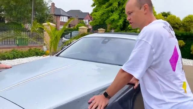 Мистер Макс • Mister Max - Кто последний отпустит руку от  Rolls Royse получит все о чем метает