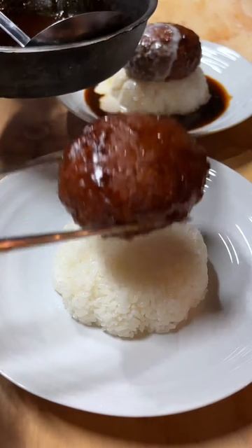 m1CqIOI88co - 肉厚ハンバーグを挟んだチーズオムライスが美しすぎる！【馳走おがた】#福岡グルメ #japanesefood #shorts