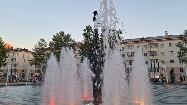 Фонтан "Весенняя песнь"("Мальчик с кураем"),Госцирк,Уфа,Россия🇷🇺