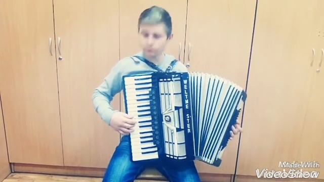 Ненси,чистый лист на акордеоне