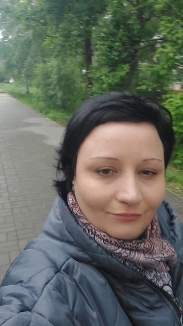 Прогуливаясь после дождя, Иду и радуюсь жизни;) Всем Отличного настроения!)