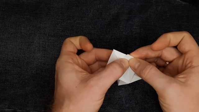 Бумажная снежинка в технике оригами