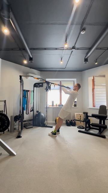 Подтягивания с наруж вращением в TRX