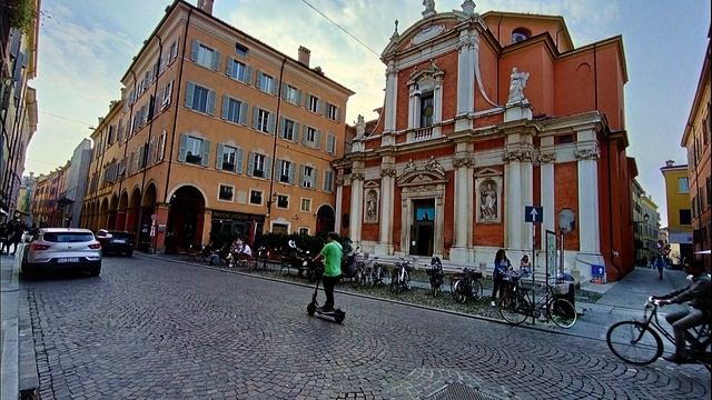 Модена — город в Италии