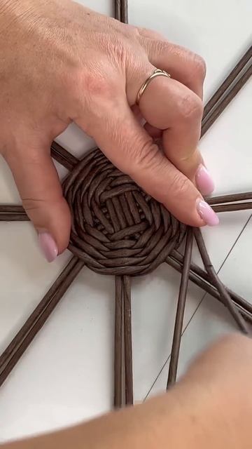 Плетение из бумажной лозы