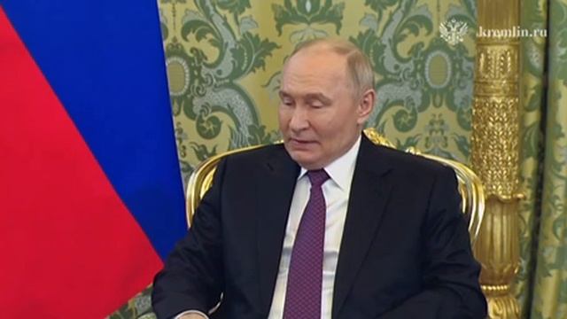 Путин и лидер Йемена аль-Алими начали переговоры в Кремле.