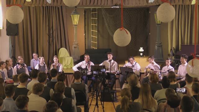 Первый концерт вокально-инструментальной студии