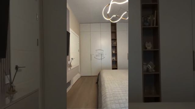 Дизайн распашного шкафа в спальню