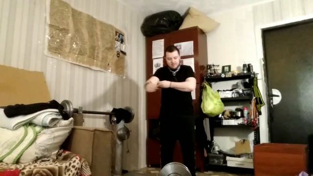 Попытка толкнуть гантель. 36кг без чёткой фиксации.