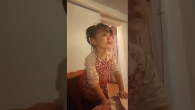 Девочка ругается матом