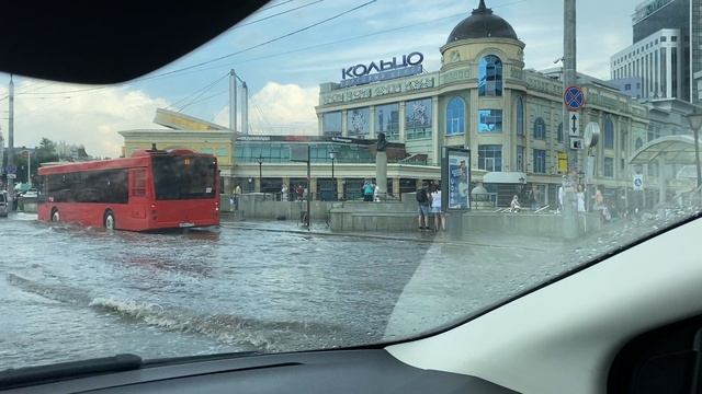 Потоп в центре Казани возле ТЦ Кольцо (07 2021)