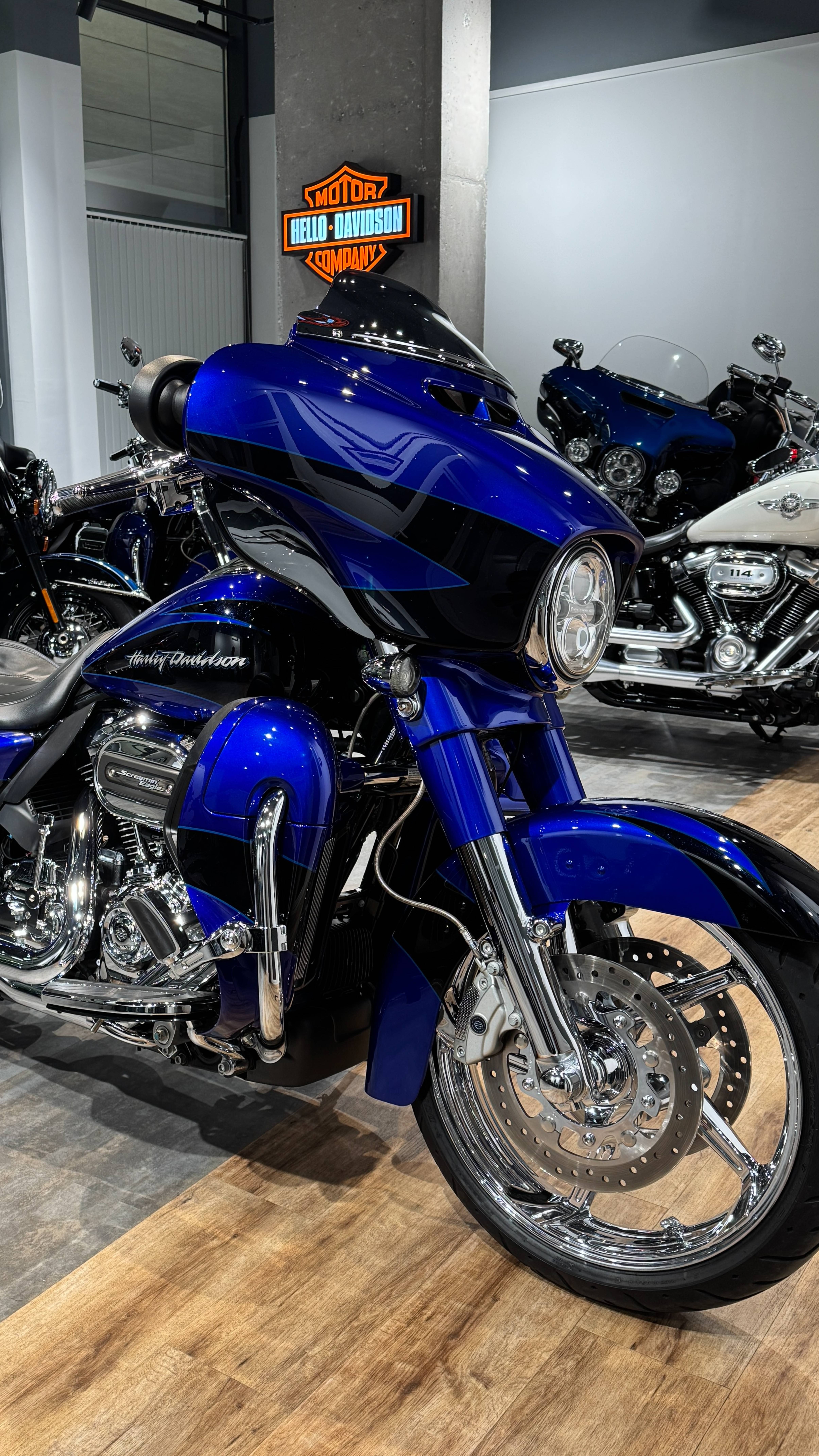2017 CVO Street Glide Special Cobalt Candy