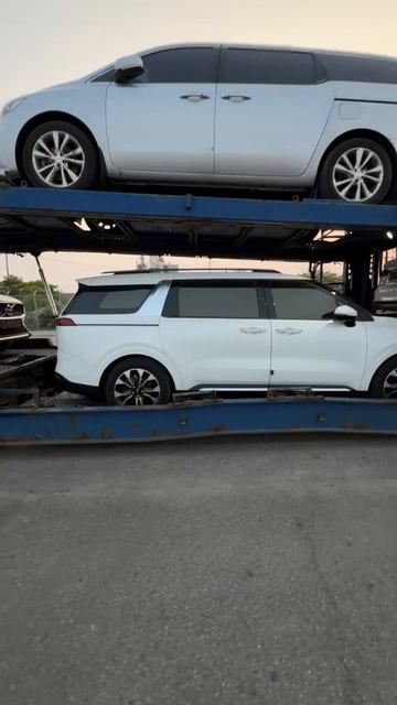 Автомобили уже погружены и направляются в порт✅