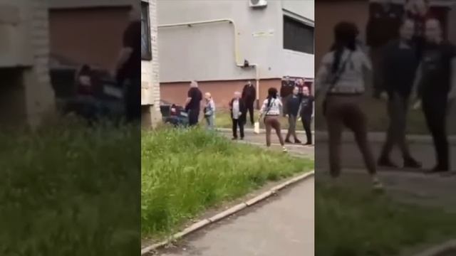 Эстафету по оплеухам ТЦКшникам перехватывают жители украинского города Черкассы.
