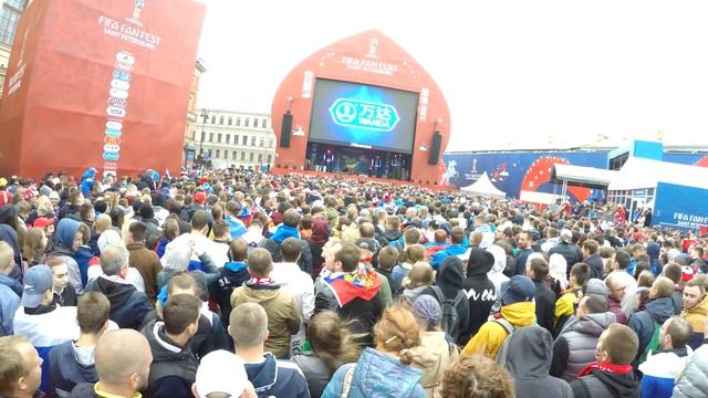 Фан-зона в Санкт-Петербурге, матч Испания-Россия.