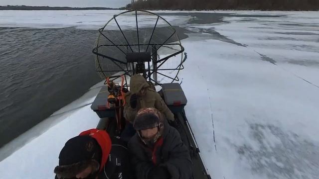 Для аэролодки ТорнадоАэро нет препятствий на зимнем в