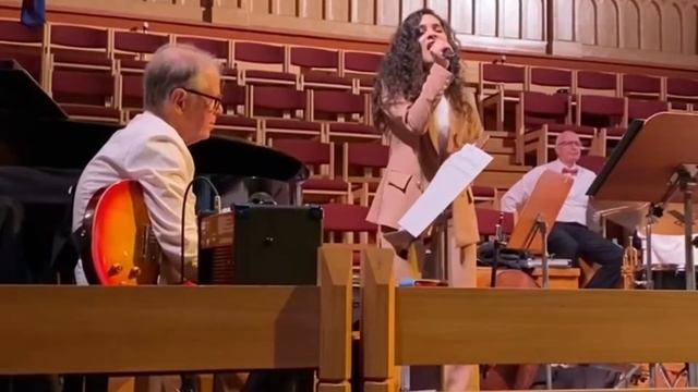 Айнура Сафарова, ученица онлайн-школы вокала Марины Лаврищевой.