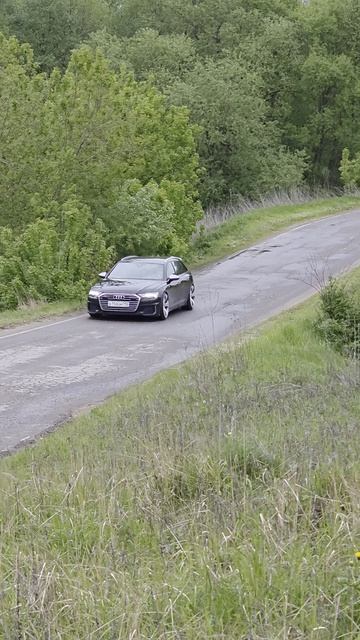 Audi A6C8 Avant в деревне 3