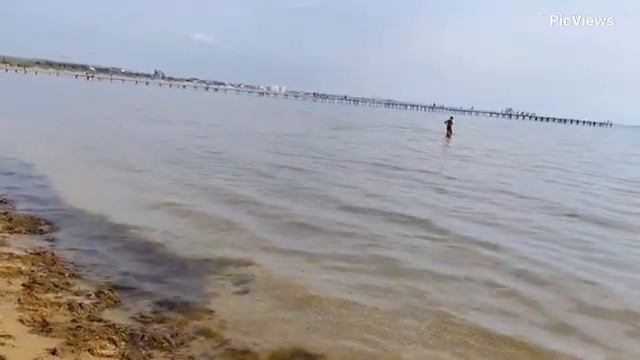 Анапа Центральный пляж сегодня 28 мая 2025. Мазута полно. Люди не бояться. Обстановка на море