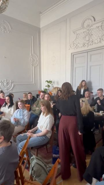 Бранч-лекция: «От подиума до флакона». История модных домов и их парфюмерных легенд ☕️