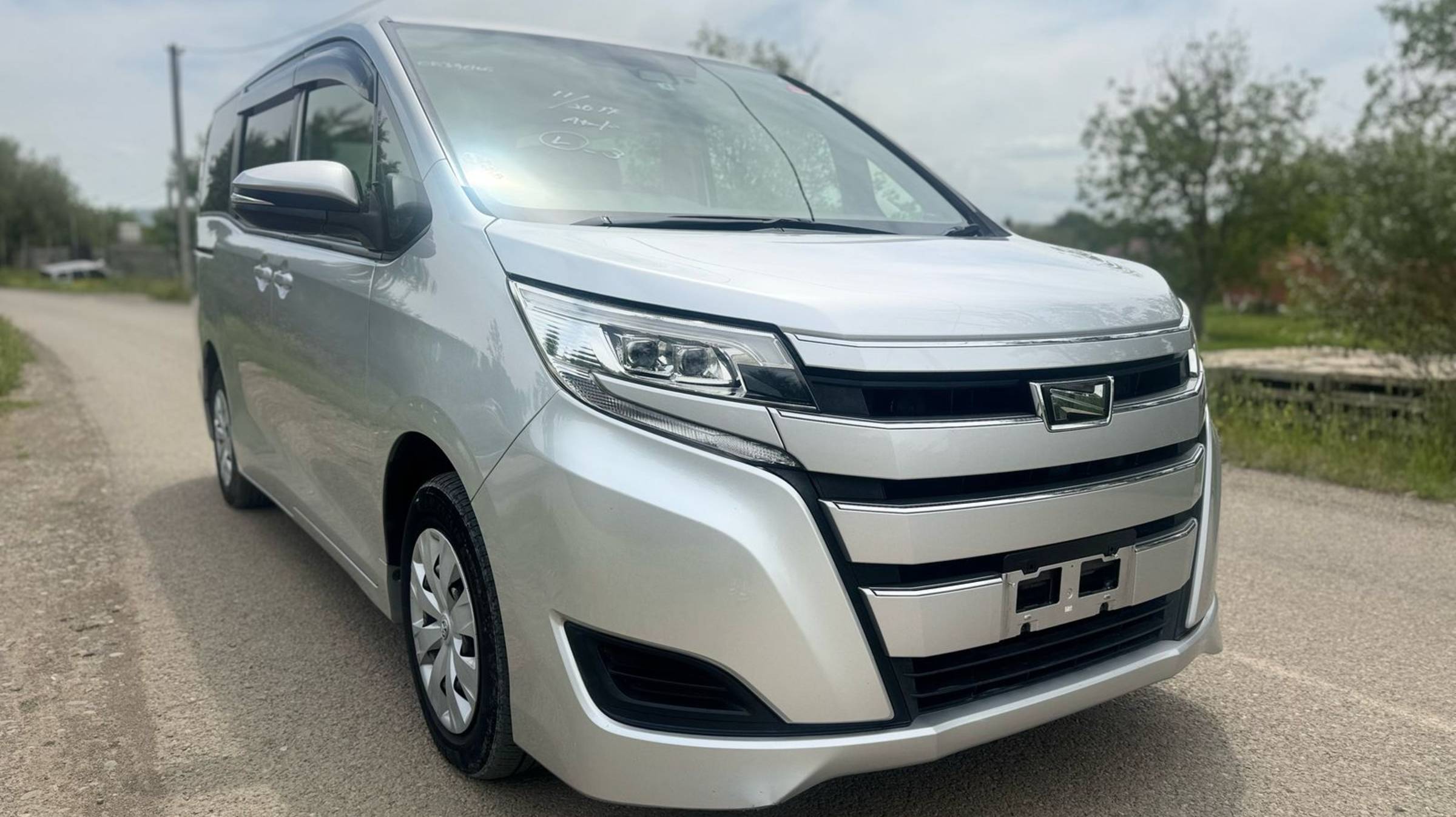 TOYOTA NOAH