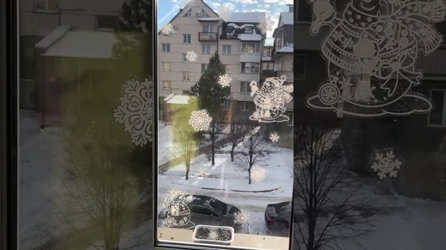 Украсила окна❄️Показываю, как кормлю птиц с окна 🐧 #?