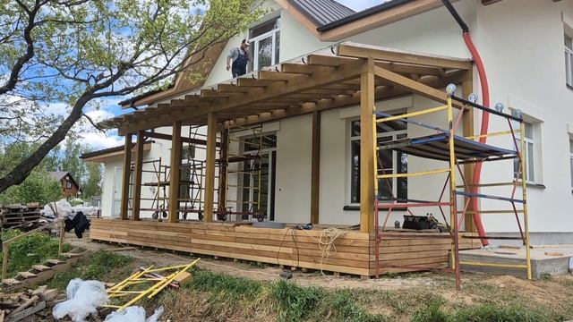 Терраса с прозрачной кровлей из бруса, полы лиственница