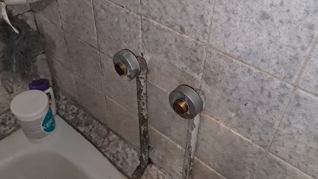КАК ЗАМЕНИТЬ СМЕСИТЕЛЬ в ванной своими руками