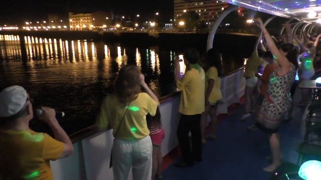 Теплоход "Козьма Минин". Отправление из Астрахани, час?