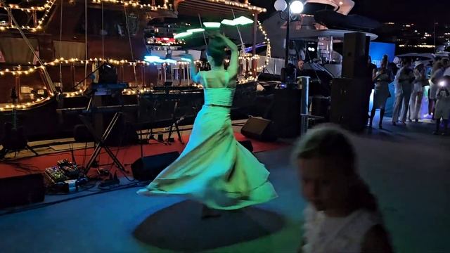 Светлинно шоу "Златна светлина" на палуба на яхта - Boriana