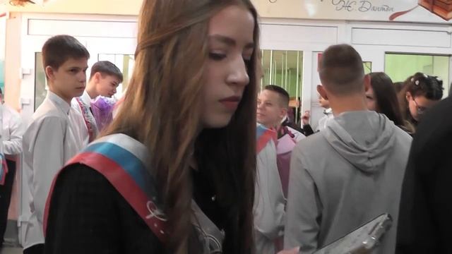 Яркий праздник выпускников в школе 35 города Златоуста