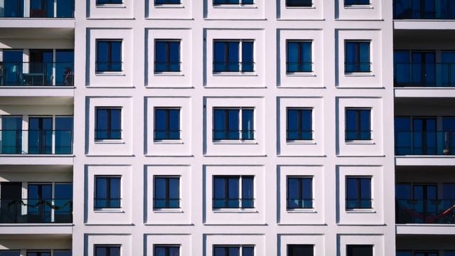 Люди в окнах, сл. В. Шентала, муз. и исп. ИИ SUNO