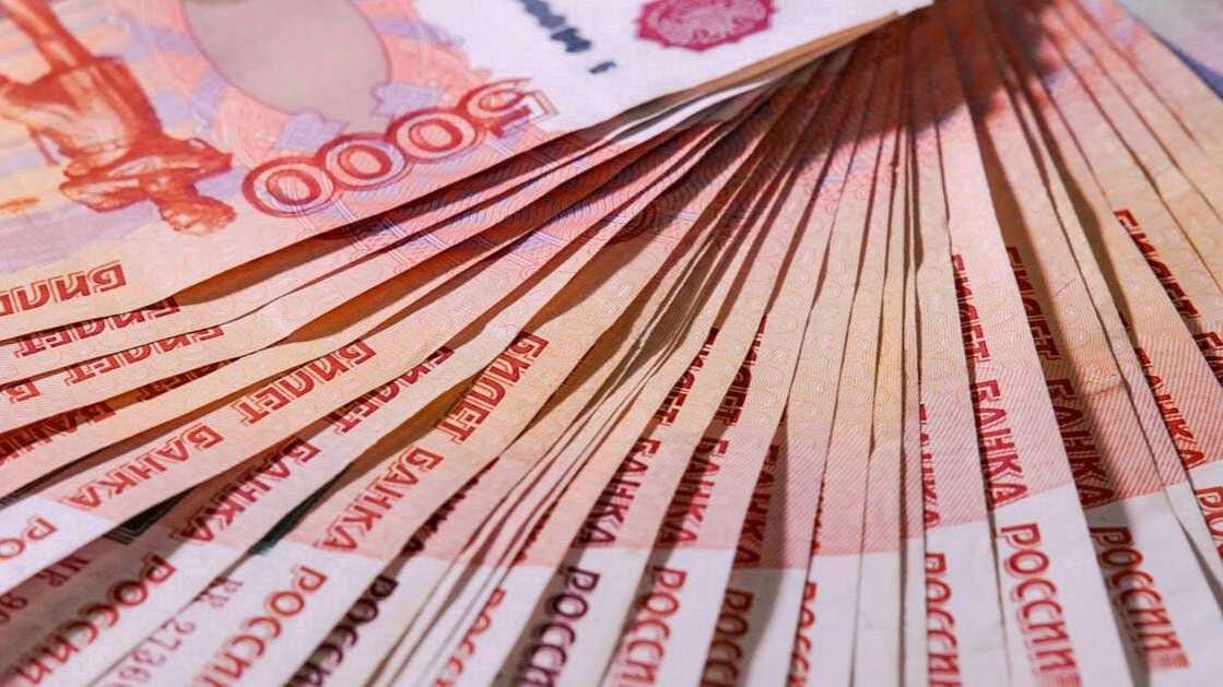 Трое мужчин украли у курьера чемодан со 127 млн в Москве: что известно