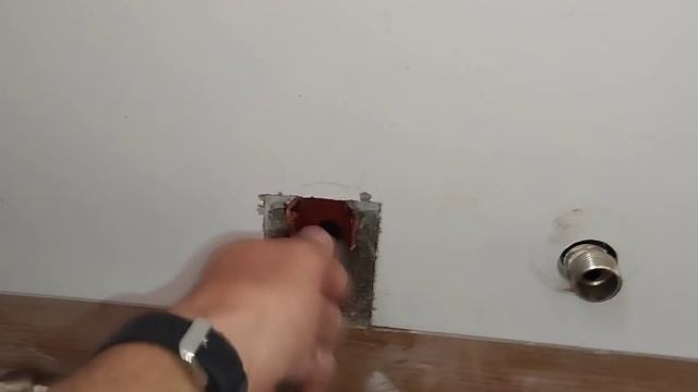 Плытку на глыну + герметик.Только сварщик может всё!