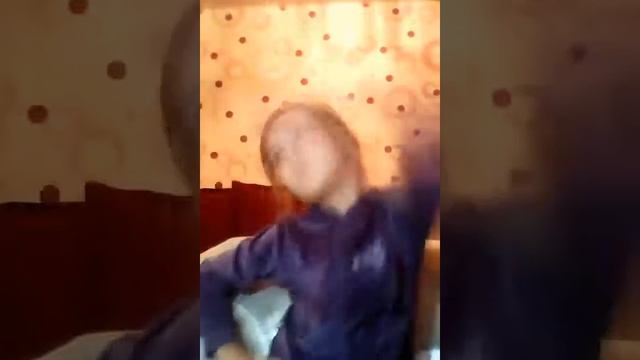 Я танцую под песню сок-сок-бачи-бачи!!!