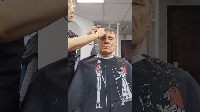 Мужская классическая стрижка ножницами