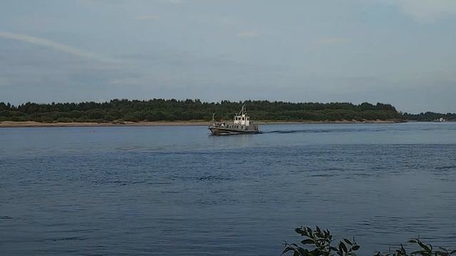 Теплоход В-114 приплывает с маршрута №4 " п. с. т. Трехозе?