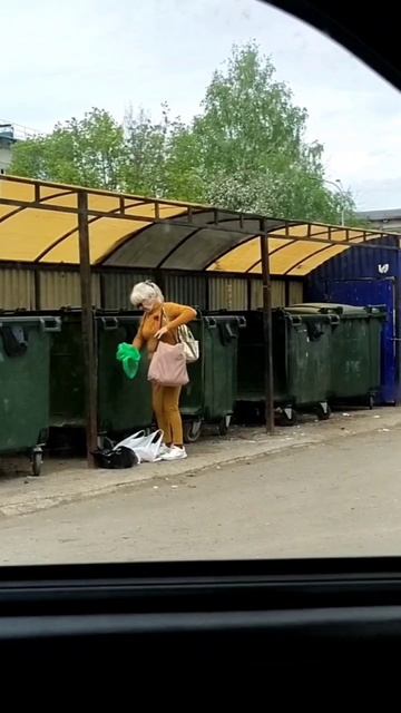 1000070359.mp4 И это не бедность. Это болезнь "Синдром Плюшкина".